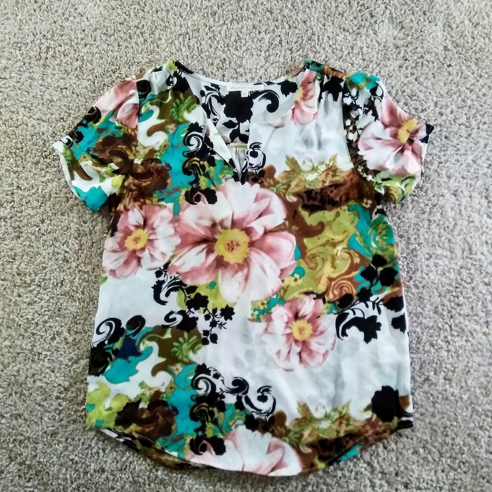 WOMEN'S DANIEL RAINN TOP